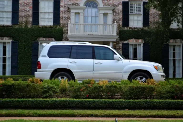 Lincoln Navigator Buyer’s Guide: Years, Problems and Costs
